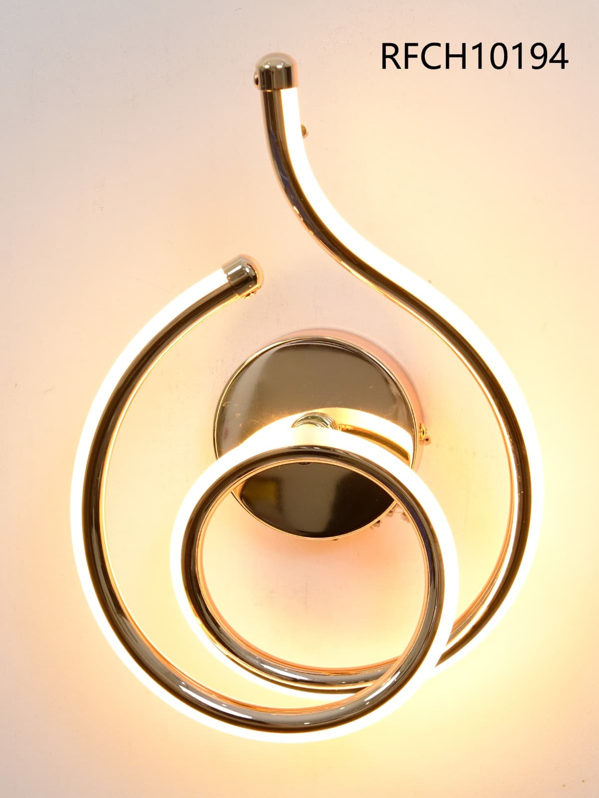 Abstract LED Wall Light photo 1